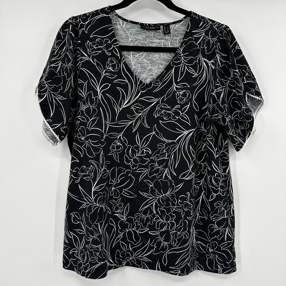 Susan Graver Weekend Black White Floral V-Neck Crochet Trim Top Large Monochrome